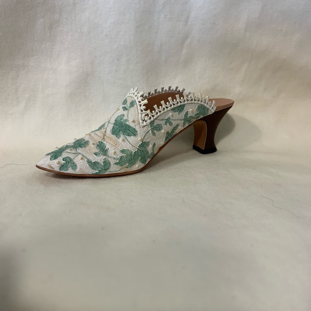 Just The Right Shoe Touch of Lace  1999. This is a display shoe.